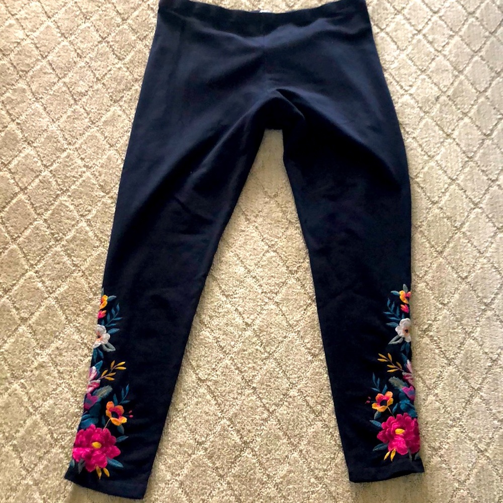 Johnny Was embroidered leggings. Great condition. Size 1X